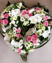 bouquet de fleurs en coeur