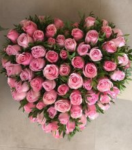 bouquet de fleurs en coeur